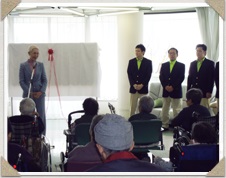 枝野前経済産業大臣がおとなの学校を視察
